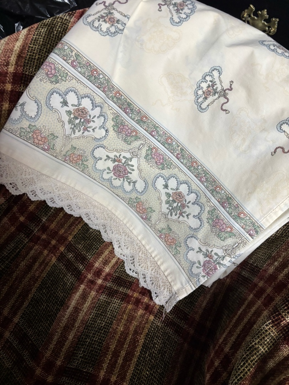 Gorgeous Royal Vintage Louis Nichole Lace Trim Twin Flat and Fitted Sheet Set